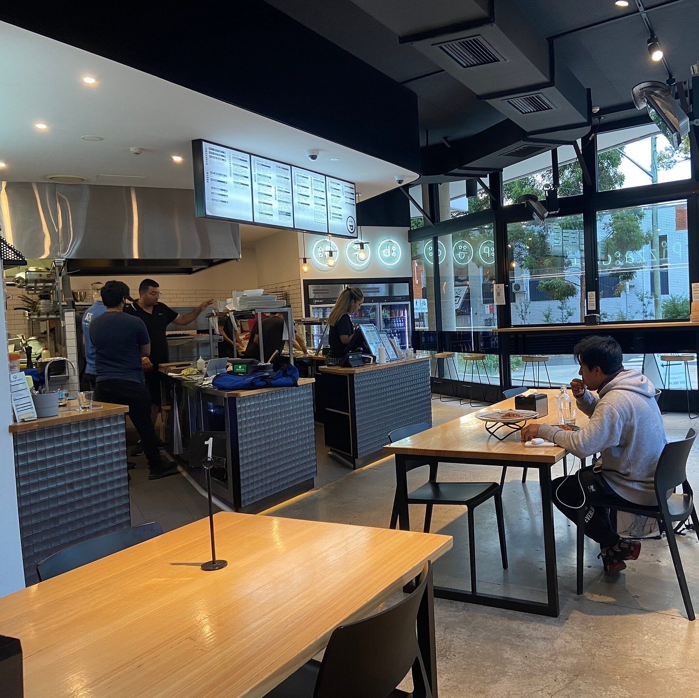 Inside Pizza:deli during service