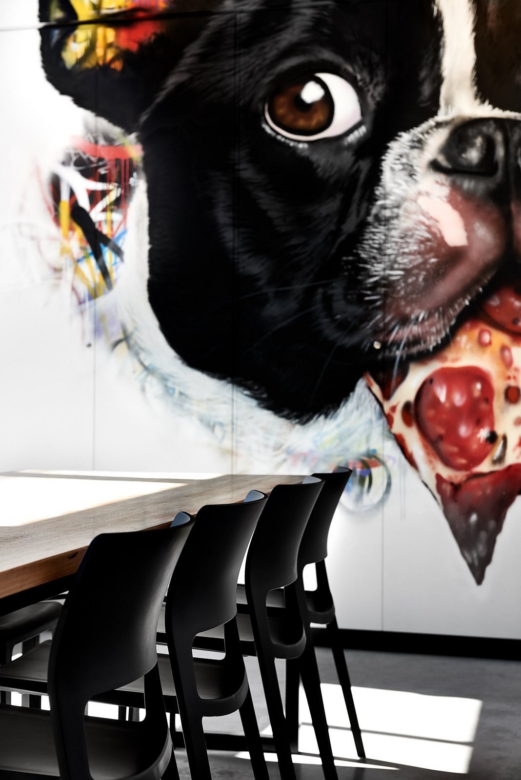 Dog mural close-up at Pizza:deli
