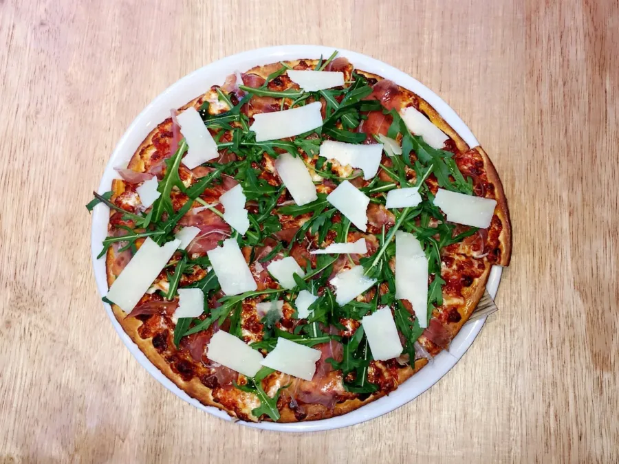 Prosciutto pizza